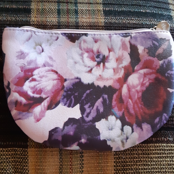 Ipsy bag and four items. - Picture 1 of 7
